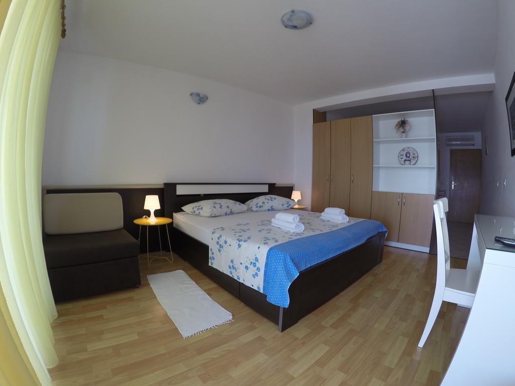 Guest House Stipe Брела Екстериор снимка